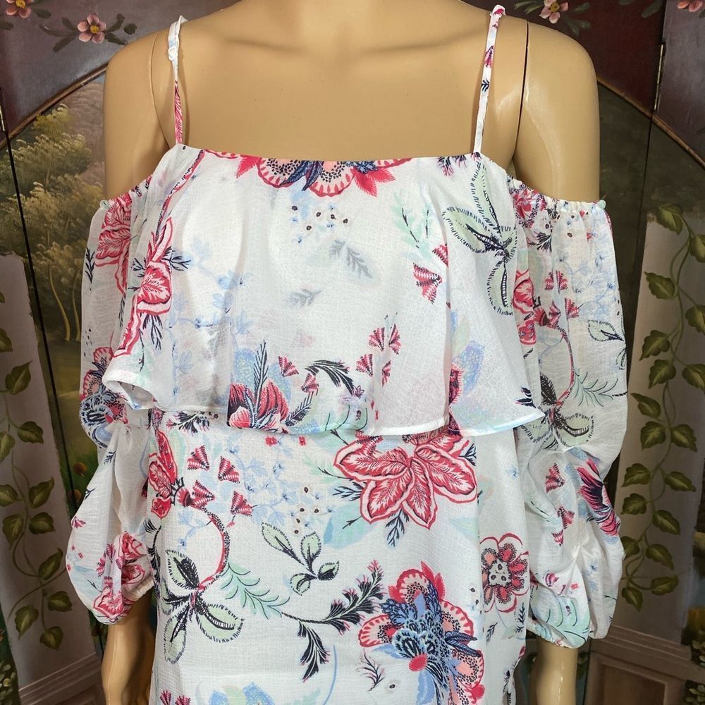 🌹New York & Company White Floral Off-Shoulder Blouse-Size Medium 🌹